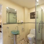 Deluxe-B7-Bathroom-1