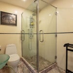 Deluxe-B7-Bathroom-2